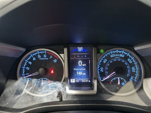 Certified 2022 Toyota Tacoma SR5 AWD/4WD image 10