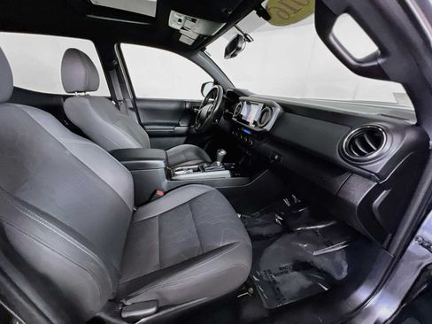 Used 2016 Toyota Tacoma TRD Sport w/ Premium & Technology Package AWD/4WD image 28