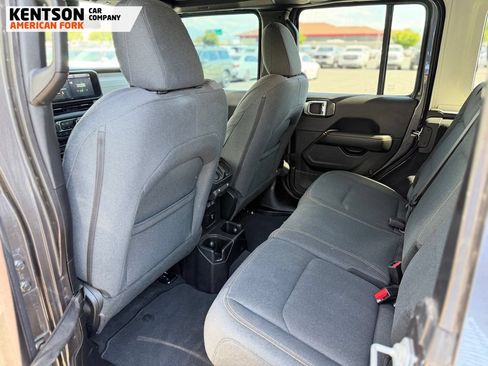 Used 2026 Jeep Wrangler Unlimited Sahara AWD/4WD image 30