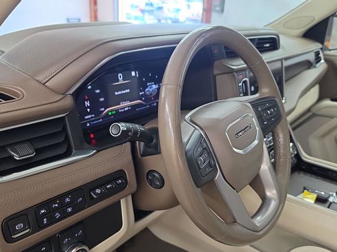 Used 2022 GMC Yukon XL Denali AWD/4WD image 5
