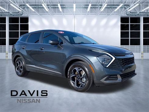 Used 2024 Kia Sportage LX image 1