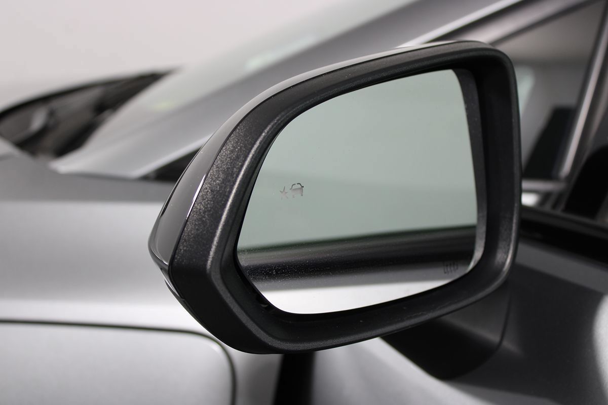 Used 2024 Chevrolet Equinox EV RS FWD image 21