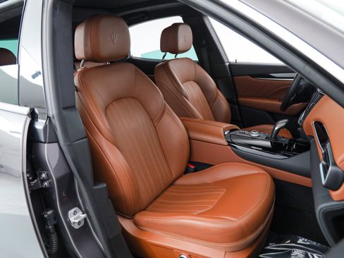 Certified 2023 Maserati Levante GT AWD/4WD image 12