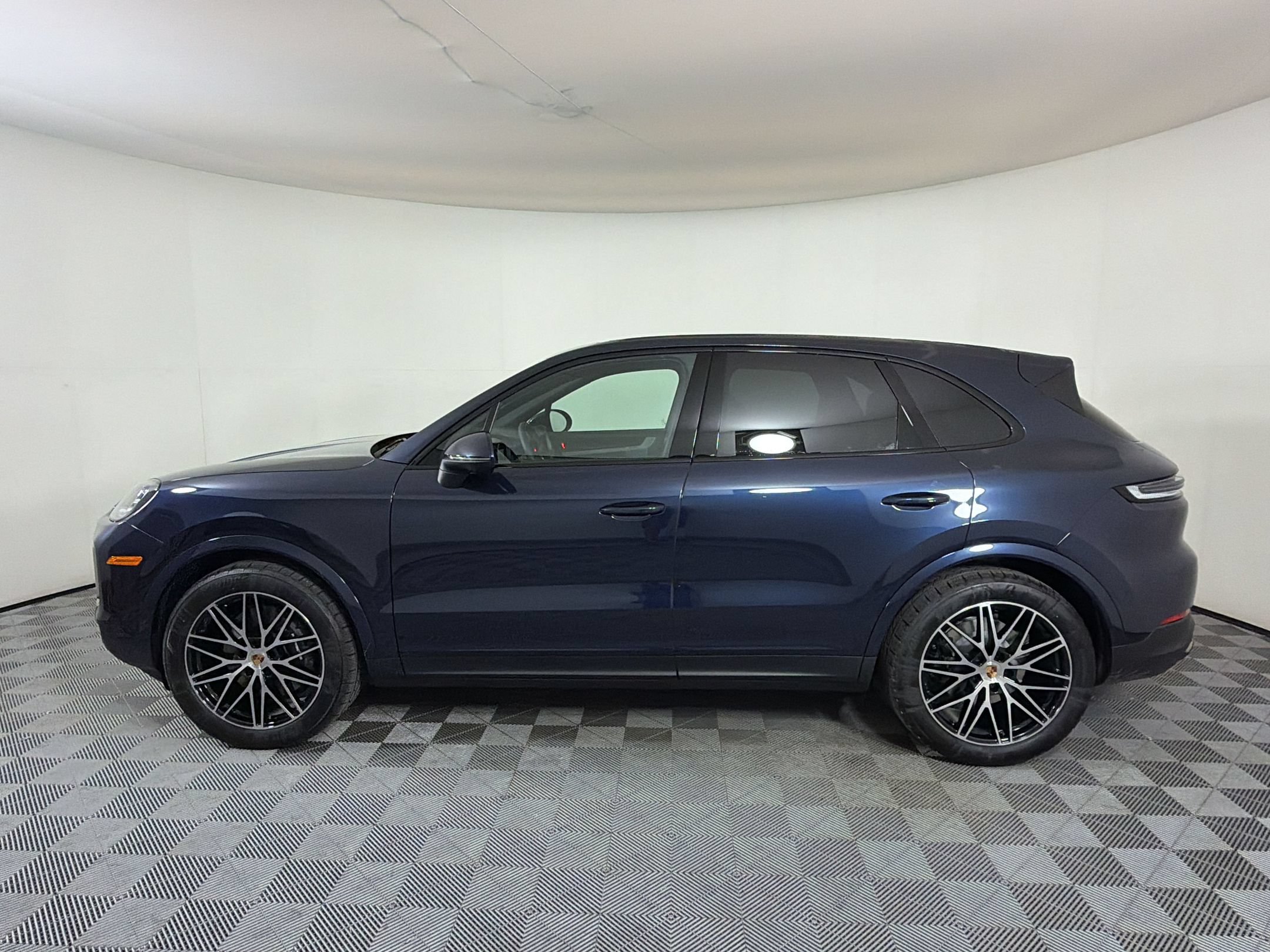 Used 2026 Porsche Cayenne AWD/4WD image 2
