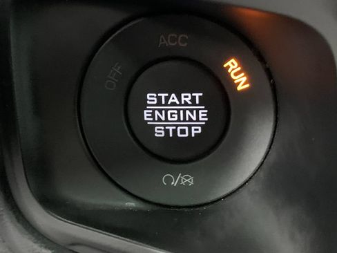 Used 2025 Jeep Wrangler Unlimited Sahara AWD/4WD image 17