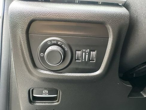 Used 2023 Jeep Grand Cherokee Laredo w/ Luxury Tech Group I AWD/4WD image 33