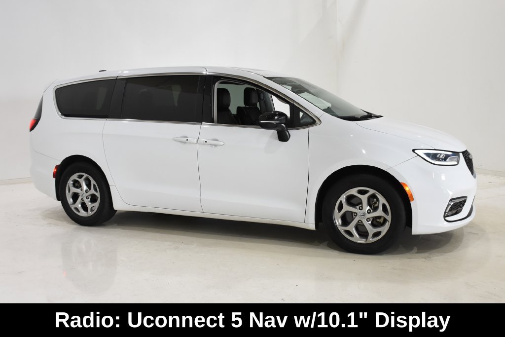 Used 2024 Chrysler Pacifica Limited FWD image 3