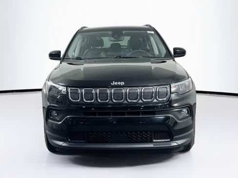 Used 2022 Jeep Compass Latitude w/ Sun and Sound Group AWD/4WD image 2