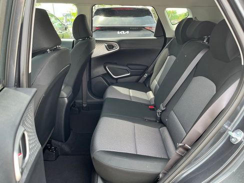 Used 2025 Kia Soul LX w/ LX Technology Package FWD image 25