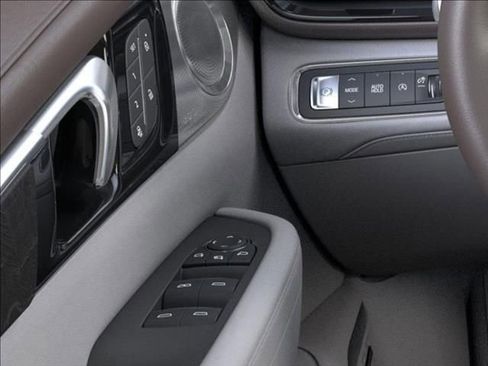 New 2026 Buick Enclave Avenir w/ Super Cruise Package FWD image 22