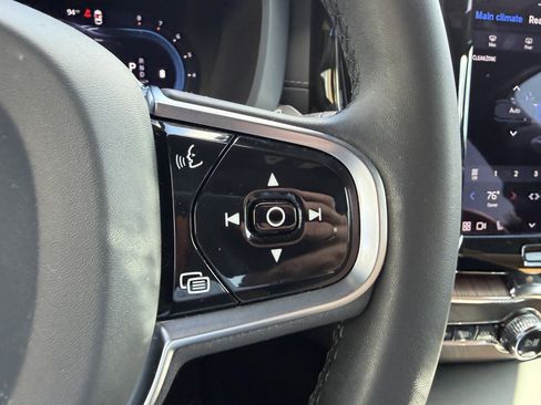 Certified 2023 Volvo XC60 B5 Ultimate w/ Protection Package Premier image 29