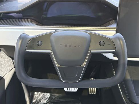 Used 2022 Tesla Model X Plaid image 10