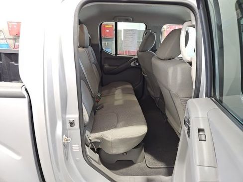 Used 2019 Nissan Frontier SV image 18