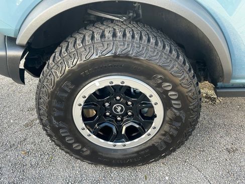 Used 2023 Ford Bronco Badlands w/ Sasquatch Package image 18