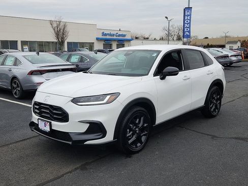 Used 2025 Honda HR-V Sport image 3