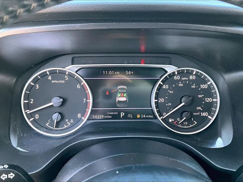 Used 2024 Nissan Rogue SV w/ SV Premium Package image 26