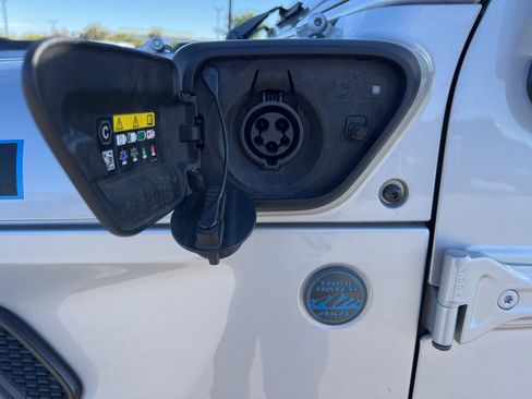 Used 2023 Jeep Wrangler Unlimited Rubicon 4xe w/ Cold Weather Group AWD/4WD image 16