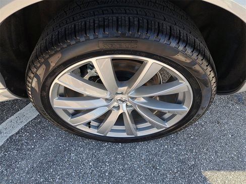 Used 2025 Volvo XC90 B5 Ultra w/ Lounge Package image 29