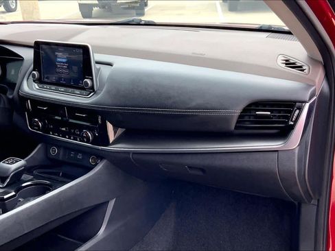Used 2022 Nissan Rogue SV w/ SV Premium Package FWD image 19