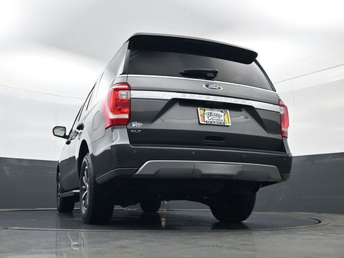 Used 2020 Ford Expedition XLT w/ Equipment Group 202A AWD/4WD image 27