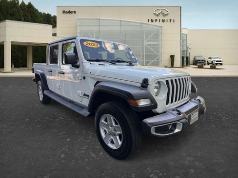 Used 2023 Jeep Gladiator Sport AWD/4WD image 3