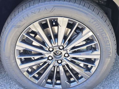 New 2026 Nissan Pathfinder SL w/ SL Premium Package (P04) FWD image 10