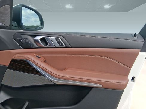 Used 2026 BMW X5 xDrive40i w/ Climate Comfort Package image 28