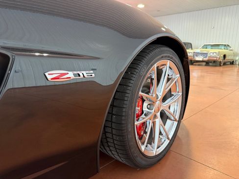 Used 2010 Chevrolet Corvette Z06 w/ Preferred Equipment Group RWD image 17