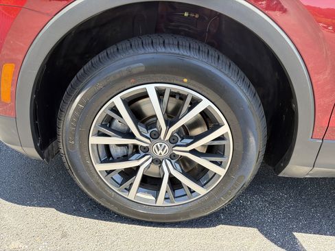 Used 2019 Volkswagen Tiguan SE FWD image 11