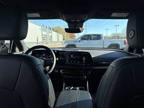 Used 2024 Chevrolet Traverse RS image 21