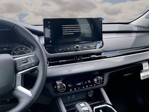 New 2026 Mitsubishi Outlander FWD image 7