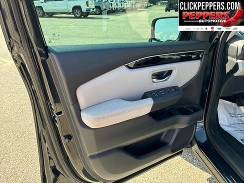 Used 2023 Honda Pilot LX image 10