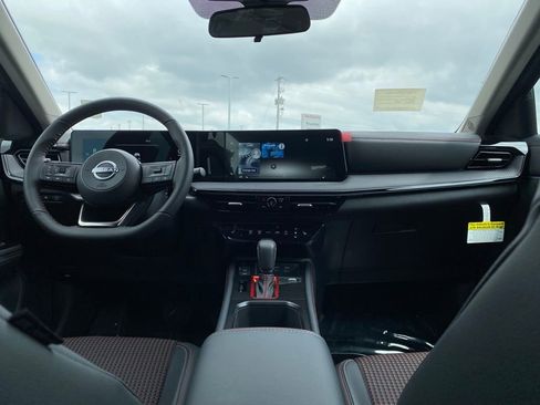 New 2025 Nissan Kicks SR w/ SR Premium Package image 18