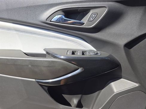 Used 2025 Chevrolet Trax LT FWD image 24