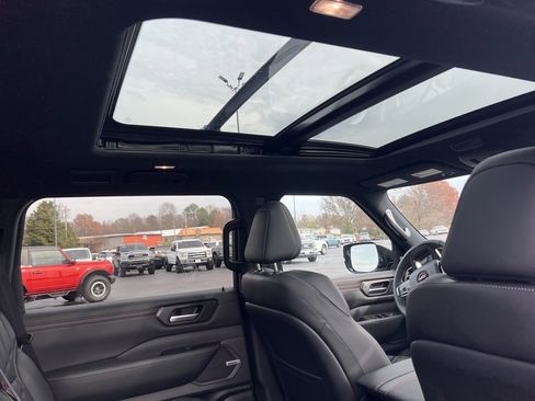 Used 2025 Nissan Armada PRO-4X w/ Pro-4X Premium Package image 21