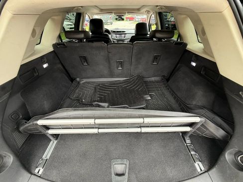 Used 2017 Cadillac XT5 Luxury w/ Driver Awareness Package image 16