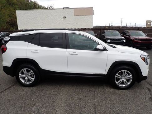 Used 2023 GMC Terrain SLE w/ Driver Convenience Package image 8