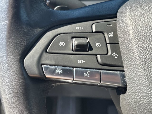 Used 2024 Cadillac XT4 Luxury w/ Cold Weather Package FWD image 23