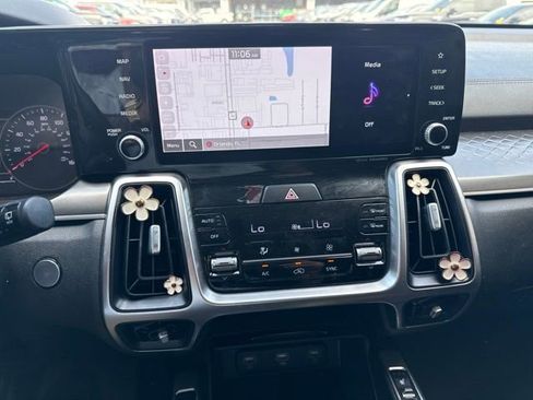 Used 2022 Kia Sorento S w/ Panoramic Sunroof Package FWD image 10