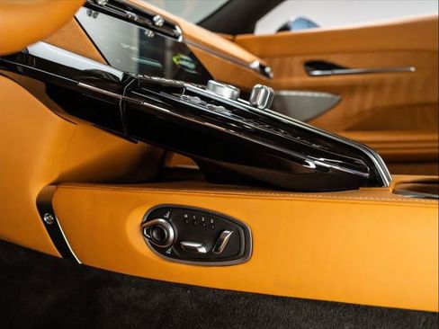 Used 2025 Aston Martin V8 Vantage Coupe RWD image 29