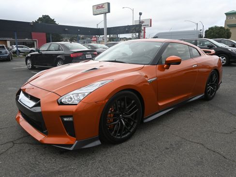 Used 2017 Nissan GT-R Premium AWD/4WD image 22