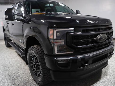Used 2022 Ford F250 Lariat w/ Black Appearance Package image 6