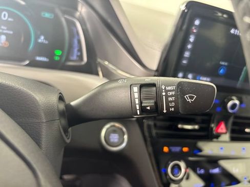 Used 2020 Hyundai Ioniq Limited FWD image 11