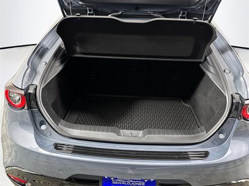 New 2025 MAZDA MAZDA3 Hatchback w/Premium Plus Pkg image 16
