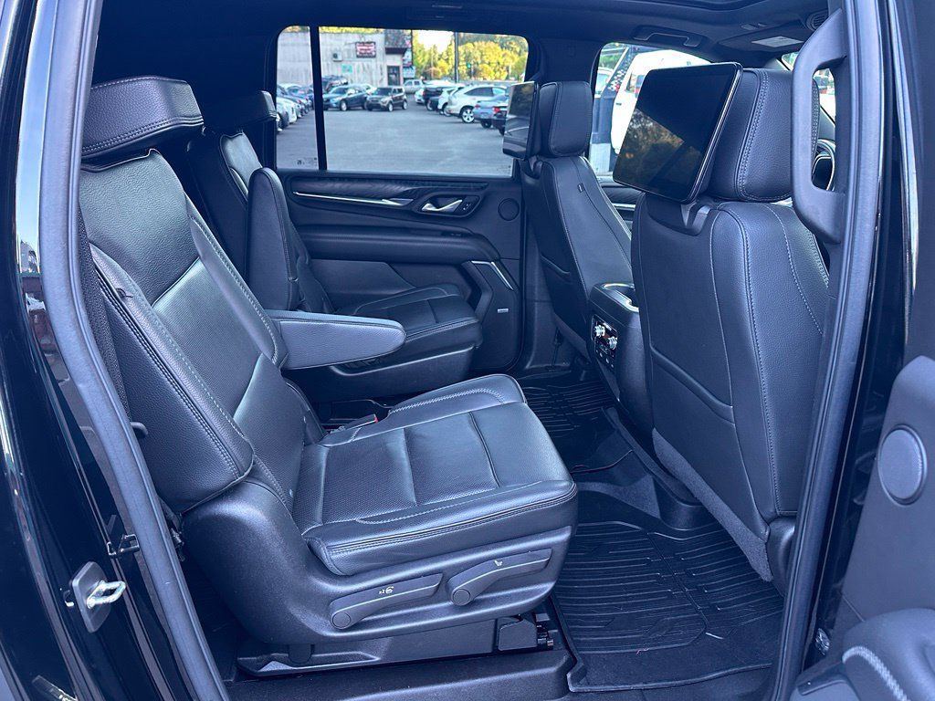 Used 2022 GMC Yukon XL Denali w/ Denali Ultimate Package AWD/4WD image 12
