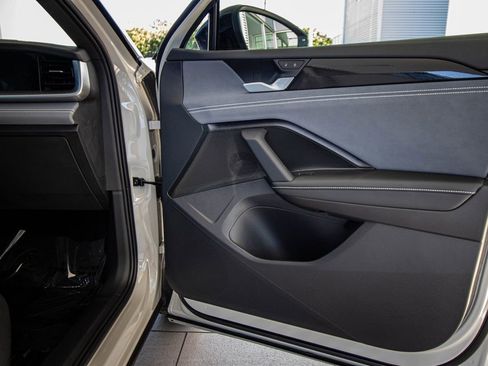 New 2026 Volkswagen Tiguan SE R-Line FWD image 21