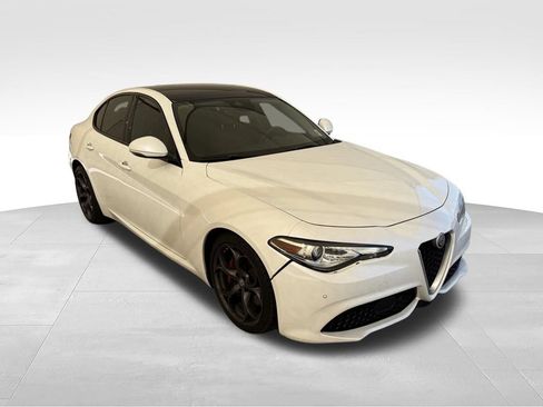 Used 2019 Alfa Romeo Giulia Ti Sport w/ Quick Order Package 22U Sport RWD image 5