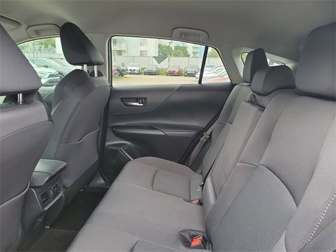 Used 2023 Toyota Venza LE image 6