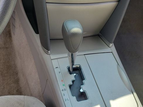Used 2009 Toyota Camry LE FWD image 25