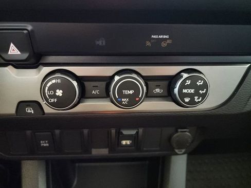 Used 2022 Toyota Tacoma 2WD Access Cab image 21